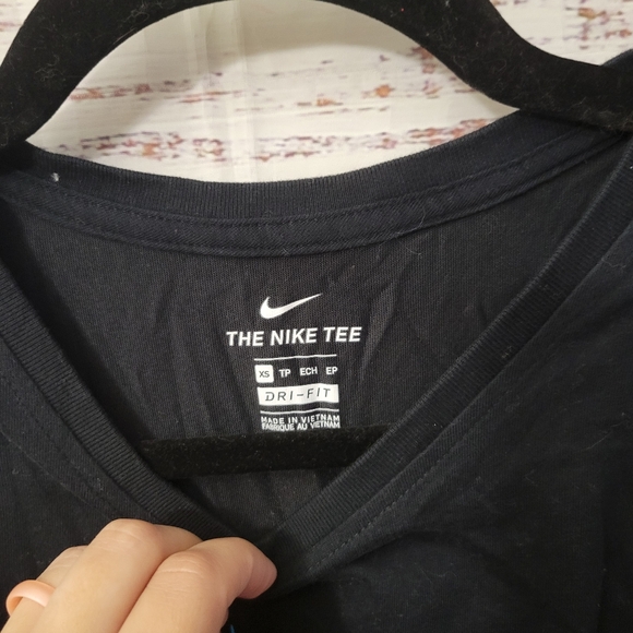 Nike XS Sleveless Black Tee - Picture 3 of 4